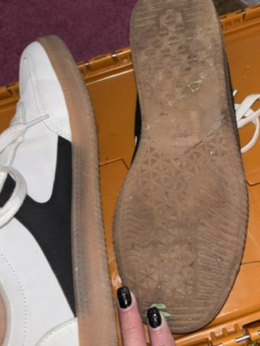 SNEAKERS - Picture 2 of 3